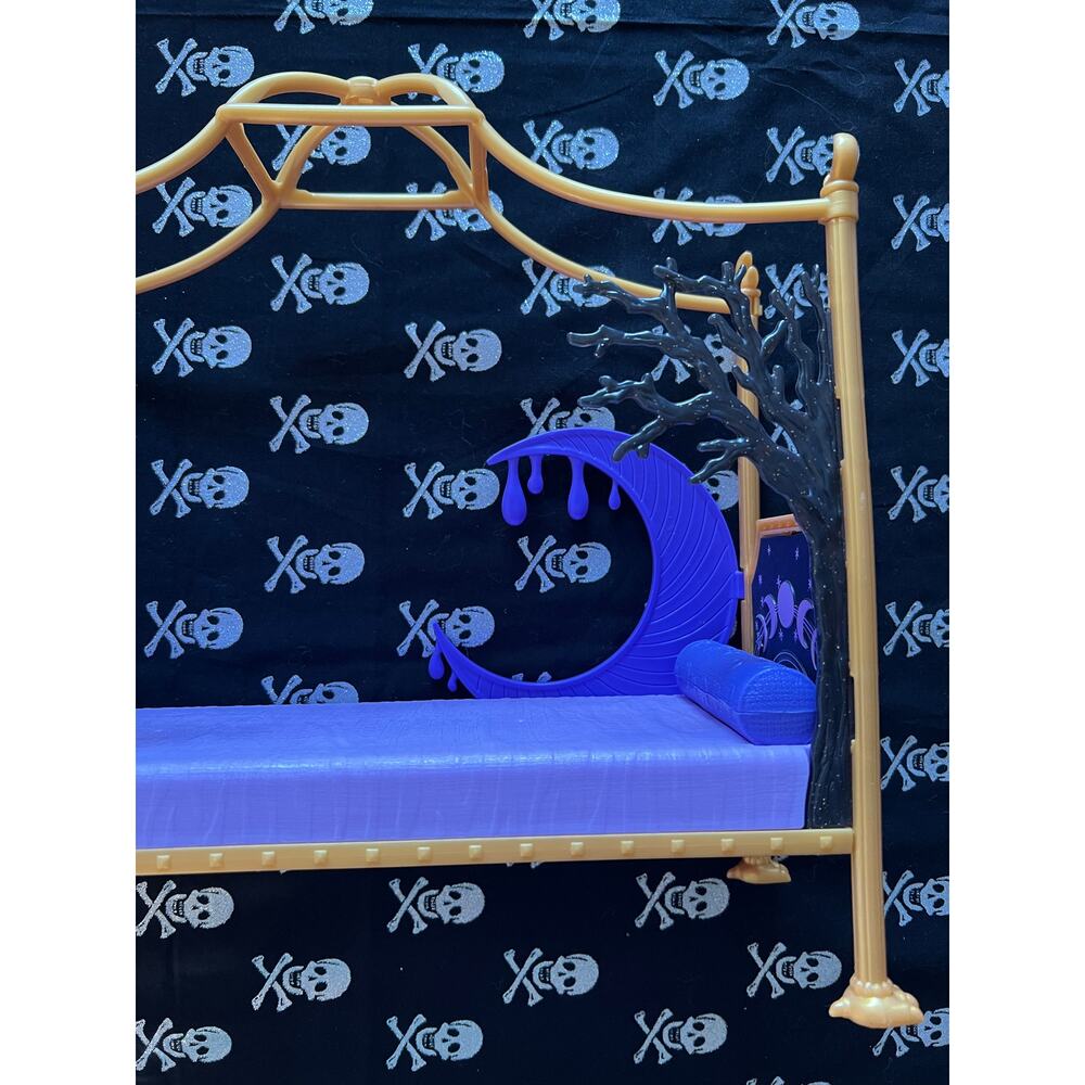Clawdeen Monster High Canopy Style Bed - Picture 6 of 6
